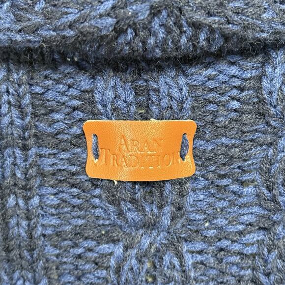 Aran Traditions Shawl Neck Cape Women’s One Size Navy Blue Cable Knit Poncho NEW - Picture 6 of 8